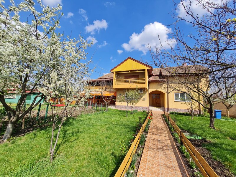 Daia, la doar 50 km de Bucuresti, casa solida de vis